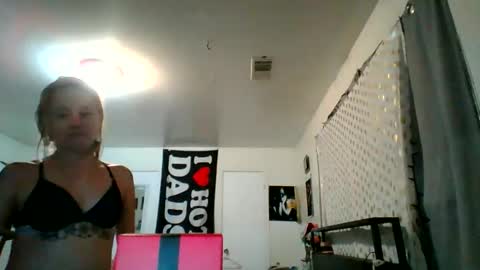 Snapshot of maceyloves chatting on 05.29.26 maceyloves online show from 05.29.26