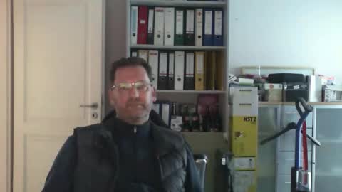 Snapshot of macfly67 chatting on 10.27.25 macfly67 online show from 10.27.25