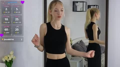 Snapshot of machellehollenback chatting on 05.28.26 Katerina online show from 05.28.26