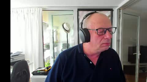 Snapshot of machinegun3dx chatting on 07.11.26 Andy online show from 07.11.26