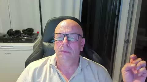 Snapshot of machinegun3dx chatting on 07.13.26 Andy online show from 07.13.26