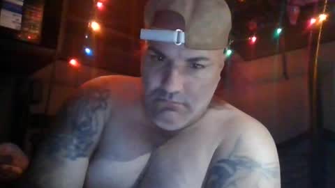 Snapshot of machuelbibliotecario chatting on 12.04.24 machu el bibliotecario online show from 12.04.24