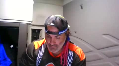 Snapshot of machuelbibliotecario chatting on 10.22.25 machu el bibliotecario online show from 10.22.25