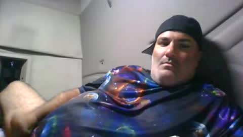 Snapshot of machuelbibliotecario chatting on 10.31.25 machu el bibliotecario online show from 10.31.25