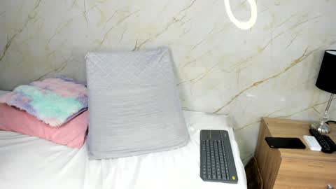 Snapshot of mackenize chatting on 12.01.24 Carolina online show from 12.01.24