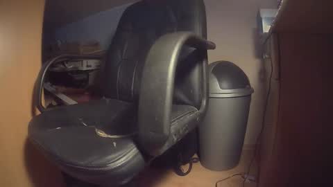 Snapshot of mackenss20 chatting on 12.14.25 Makan online show from 12.14.25