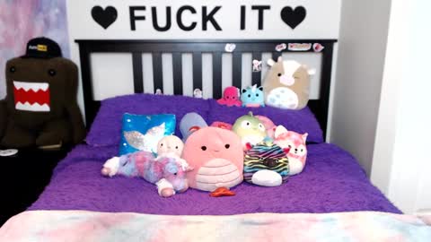 Mackenzie Wolfe online show from 09.22.25