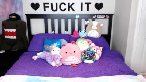 Mackenzie Wolfe online show from 10.03.25