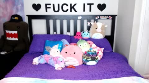 Mackenzie Wolfe online show from 10.11.25