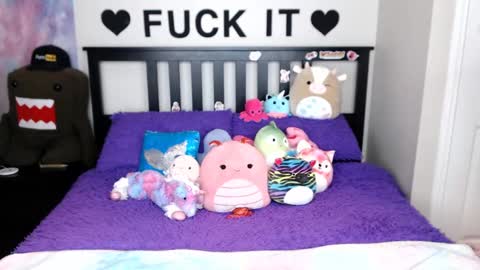 Mackenzie Wolfe online show from 10.12.25