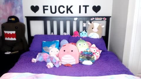 Mackenzie Wolfe online show from 10.24.25