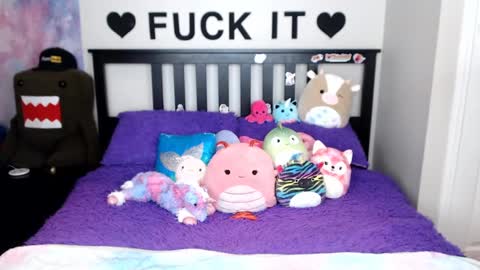 Mackenzie Wolfe online show from 11.12.25