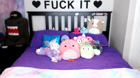 Mackenzie Wolfe online show from 12.02.25