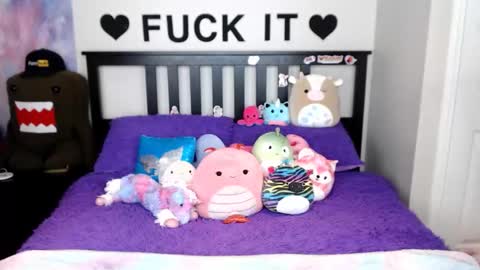 Mackenzie Wolfe online show from 12.14.25