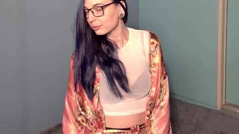 Madam Edgewood online show from 12.02.24