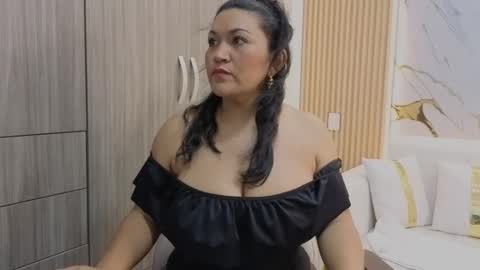 Madam Hott  online show from 10.02.25