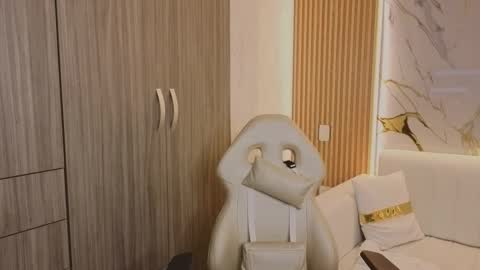 Madam Hott  online show from 10.20.25