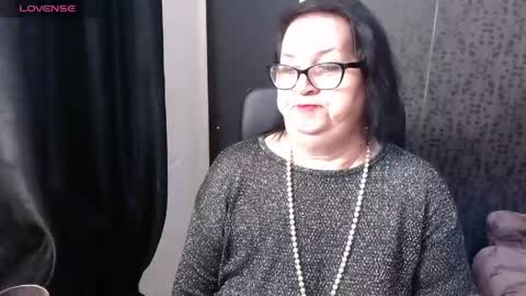 Snapshot of madam_sanjanne chatting on 05.18.26 Madam Sanjanne online show from 05.18.26