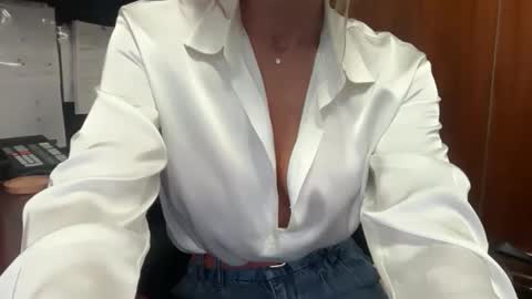 Snapshot of madame_andi chatting on 05.14.26 madame_andi online show from 05.14.26