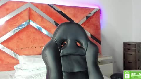 Snapshot of madame_ibby chatting on 12.24.24 madame ibby online show from 12.24.24