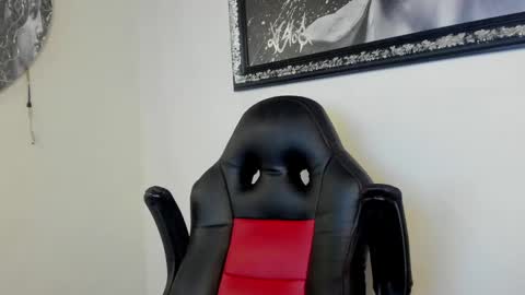 Snapshot of maddox_santana chatting on 02.20.25 Maddox Santana online show from 02.20.25