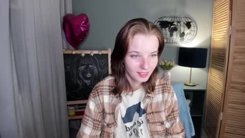 Snapshot of madelaines chatting on 09.14.25 madelaines online show from 09.14.25