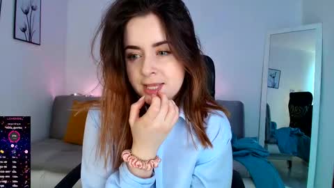 Snapshot of madelamee chatting on 11.10.25 madelamee online show from 11.10.25