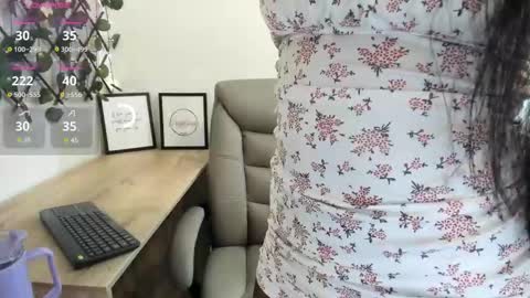 Snapshot of madeleine_w chatting on 10.23.25 Madeleine online show from 10.23.25