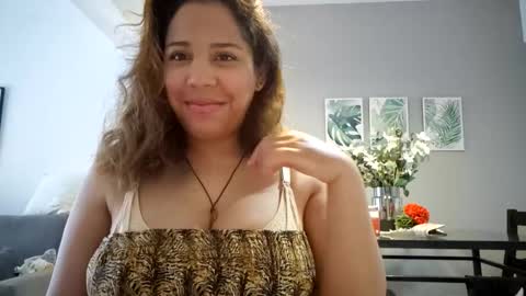 Snapshot of madellein chatting on 10.02.25 madellein online show from 10.02.25