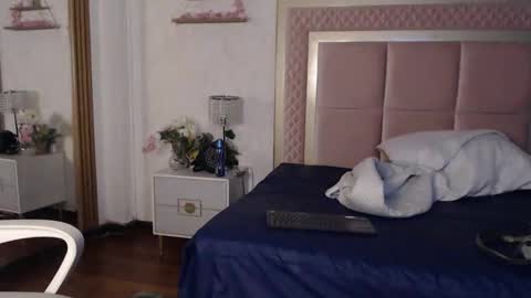 madhison_5 online show from 04.11.26