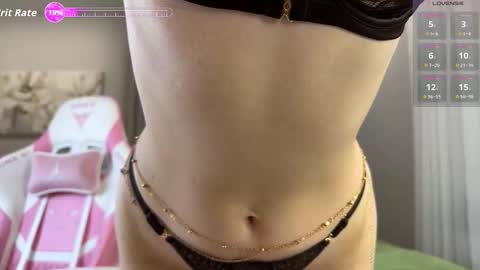 Snapshot of madison_davies_ chatting on 10.31.25 Maddie online show from 10.31.25