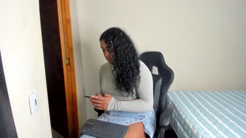 Snapshot of madisonbrunette_lxs chatting on 01.25.25 madison online show from 01.25.25