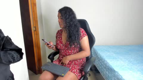 Snapshot of madisonbrunette_lxs chatting on 01.28.25 madison online show from 01.28.25