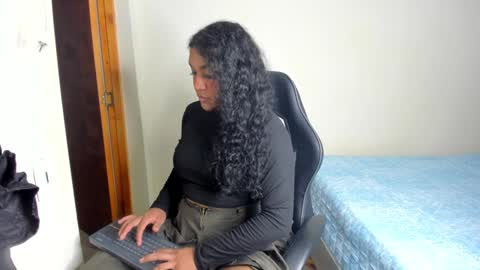 Snapshot of madisonbrunette_lxs chatting on 01.30.25 madison online show from 01.30.25