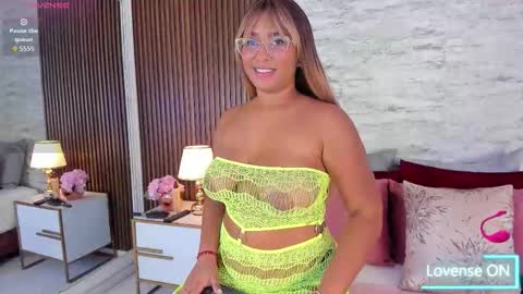 madisonhunterr_ online show from 10.17.25