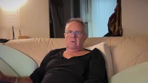 madmanacrossthewater online show from 11.01.25