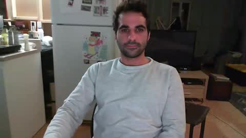 Snapshot of madmax0133 chatting on 01.28.25 Guigui online show from 01.28.25