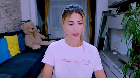 Snapshot of madyeroberts chatting on 09.12.25 Madye Roberts online show from 09.12.25