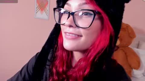 Mae Lyra online show from 02.20.26