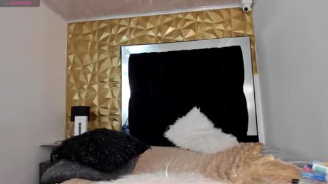 MAEE ANGELS online show from 03.11.25