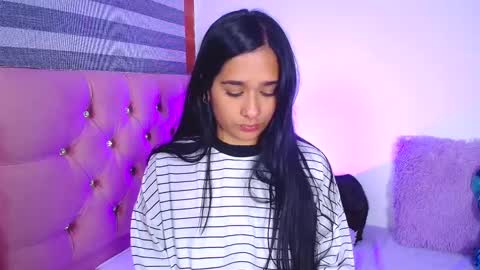 Snapshot of maeena chatting on 03.10.25 maeena online show from 03.10.25