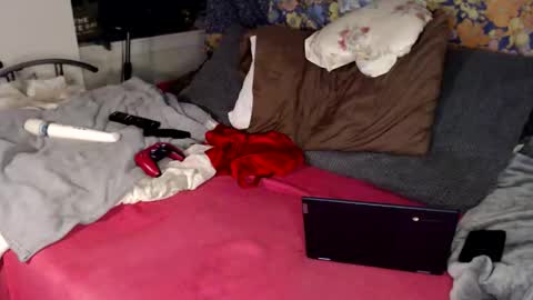 Mae Mariposa  online show from 01.11.26