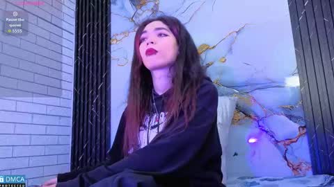 maevekuro online show from 10.20.25