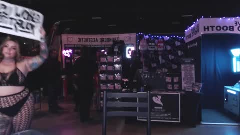 Snapshot of maevemads chatting on 10.19.25 Meaves online show from 10.19.25