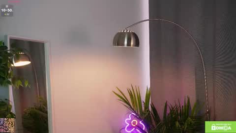 Snapshot of maffinpurrr chatting on 09.30.25 Eva online show from 09.30.25