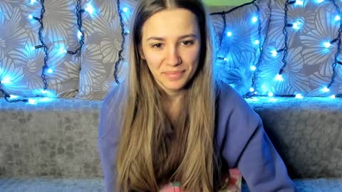 Snapshot of maggiecake chatting on 12.18.24 Maggie online show from 12.18.24