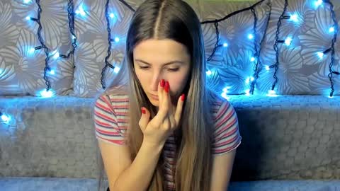 Snapshot of maggiecake chatting on 12.24.24 Maggie online show from 12.24.24
