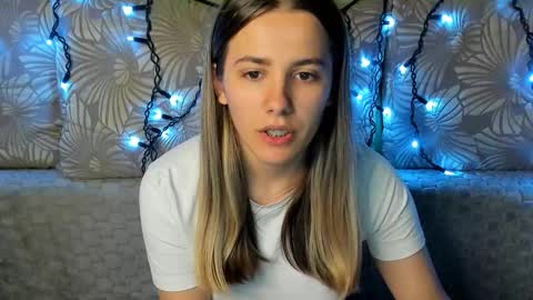 Snapshot of maggiecake chatting on 10.19.25 Maggie online show from 10.19.25