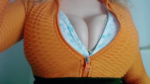 Snapshot of maggielandrin chatting on 01.27.25 Maggie   online show from 01.27.25