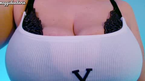 Snapshot of maggielandrin chatting on 10.14.25 Maggie   online show from 10.14.25